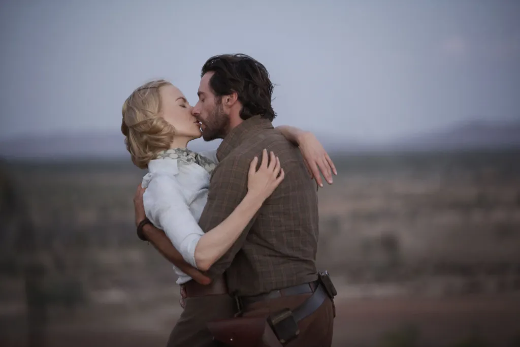 Australia Cinema USA MAN WOMAN LOVERS EMBRACE KISS passion romance HORIZONTAL 