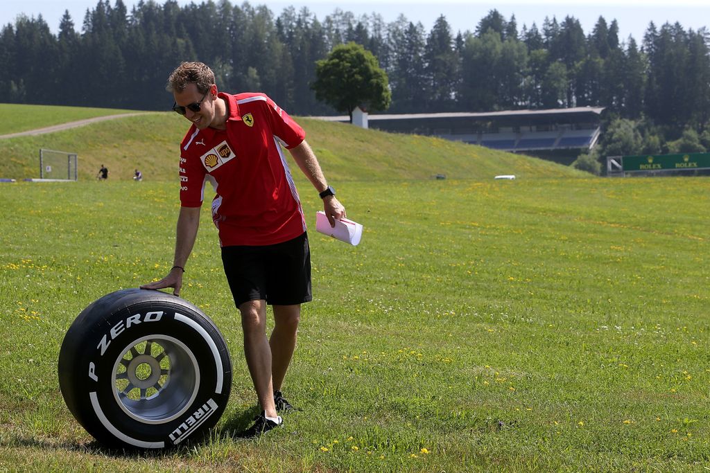 Forma-1, Sebastian Vettel, Scuderia Ferrari, Pirelli gumi, Osztrák Nagydíj 