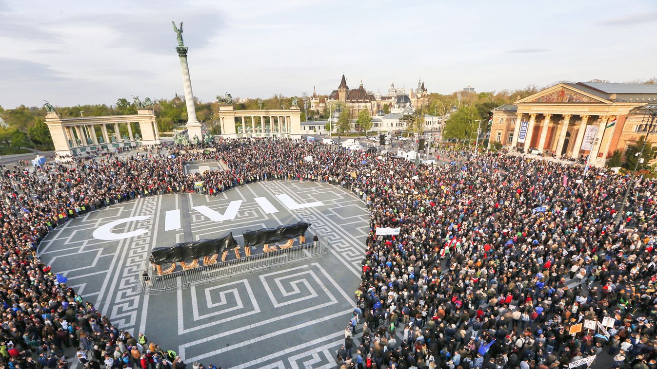 civil tüntetés hősök tere Tüntetés a civil szervezetekről szóló törvénytervezet ellen Budapesten 