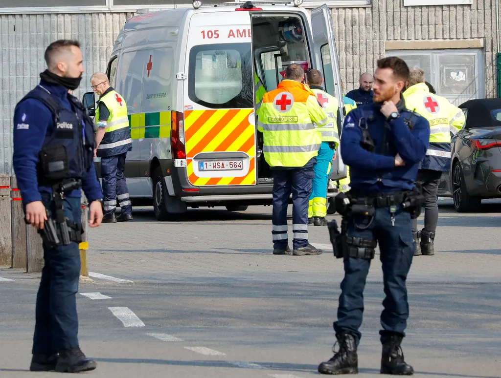 Szándékosan a karneválozó tömegbe hajtott egy férfi Belgiumban, Strépy-Bracquegnies 