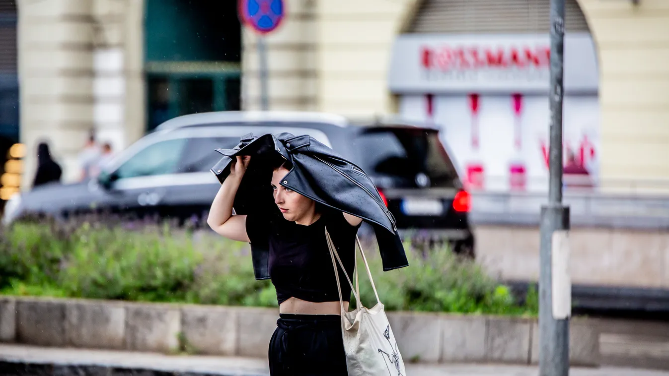 eső, időjárás, zivatar, Budapest, esernyő, 2020.06.26. 
