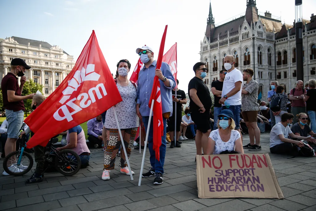 tüntetés Fudan Egyetem, kínai egyetem, diákváros, Tüntetés a Diákvárosért, a Fidesz ellen! 2021.06.05. Budapest,  MSZP 