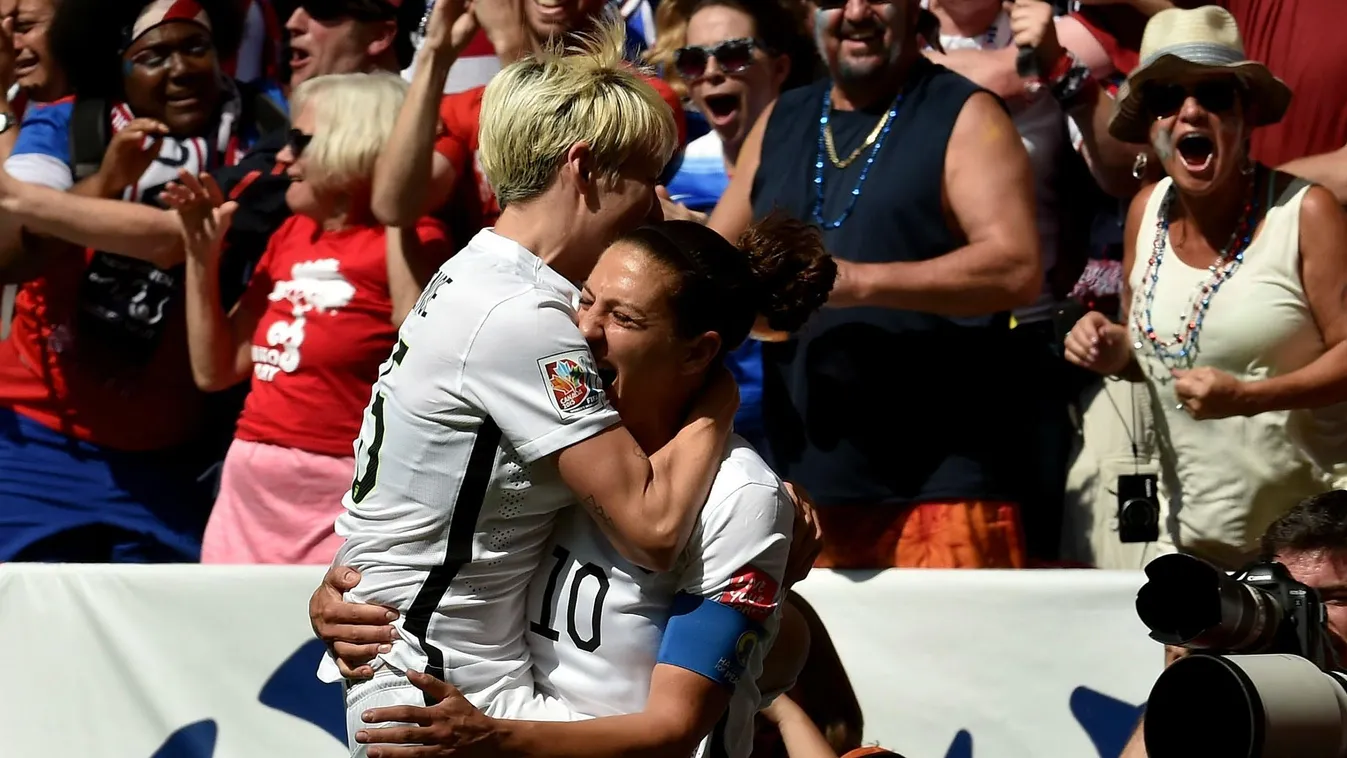 Megan Rapinoe és Carli Lloyd ünnepel a nőifoci-vb döntőjében 