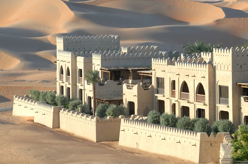 Romantikus sivatagi naplemente qasr al sarab hotel luxus sivatag utazás    ARABIC PENINSULA GOLFE PERSIQUE ABU DHABI QASR AL SARAB ANANTARA QASR AL SARAB RUB AL KHALI Horizontal HOTEL DESERT MIDDLE EAST 