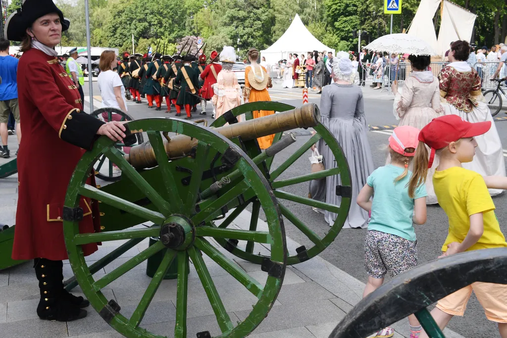 történelmi, jelmez, Dicsőség Nagy Péternek, Nagy Péter, első, orosz, cár, császár, születés, 350. évforduló, ünnepség, uralkodó, ünnepély, megemlékezés, jelmezes 