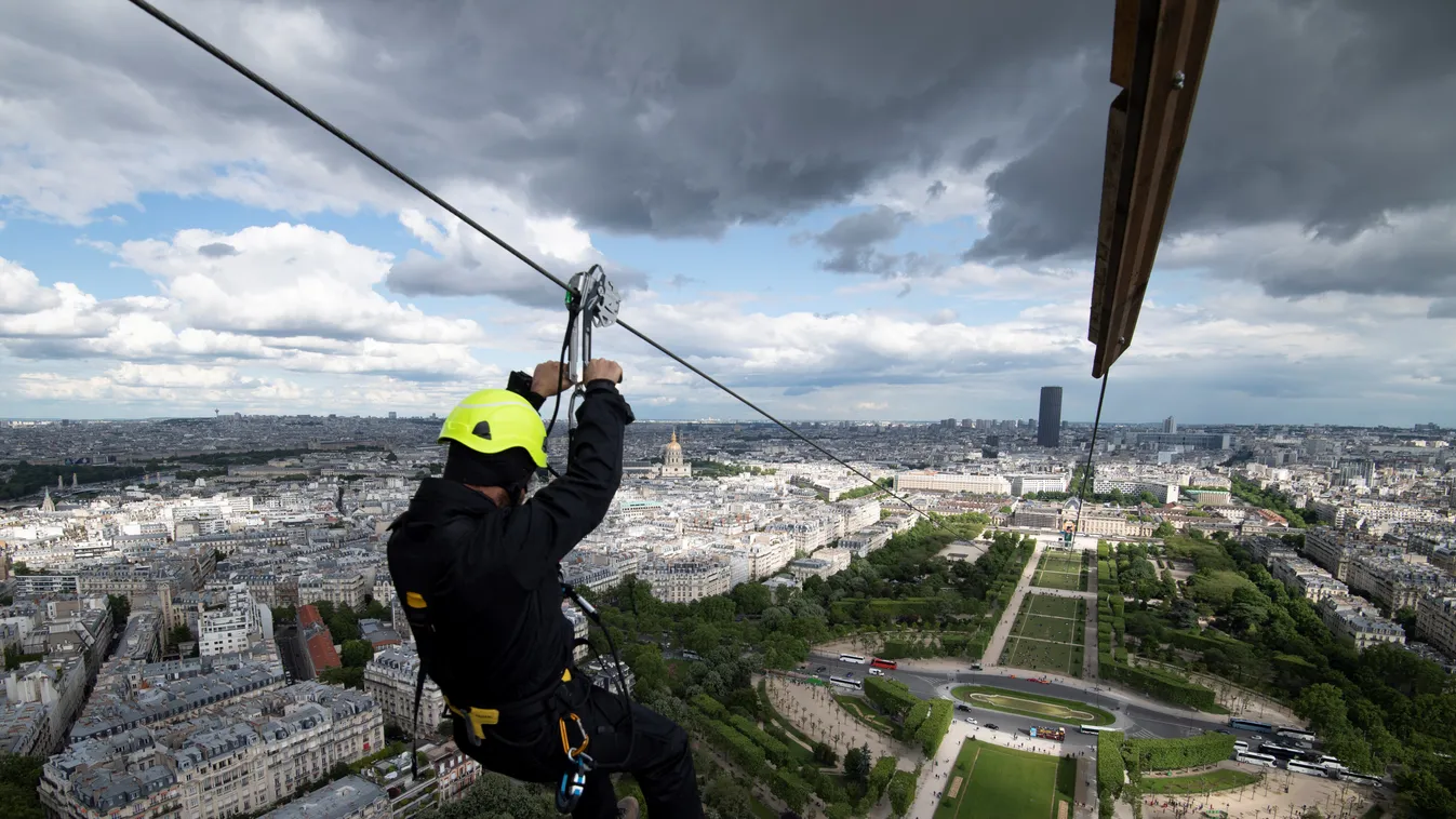 Eiffel-torony drótkötélpálya 