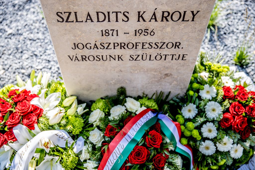 Szladits Károly, akadémikus, emlékszobor, szobor, avatás, Dunaszerdahely, ünnepség, megemlékezés 