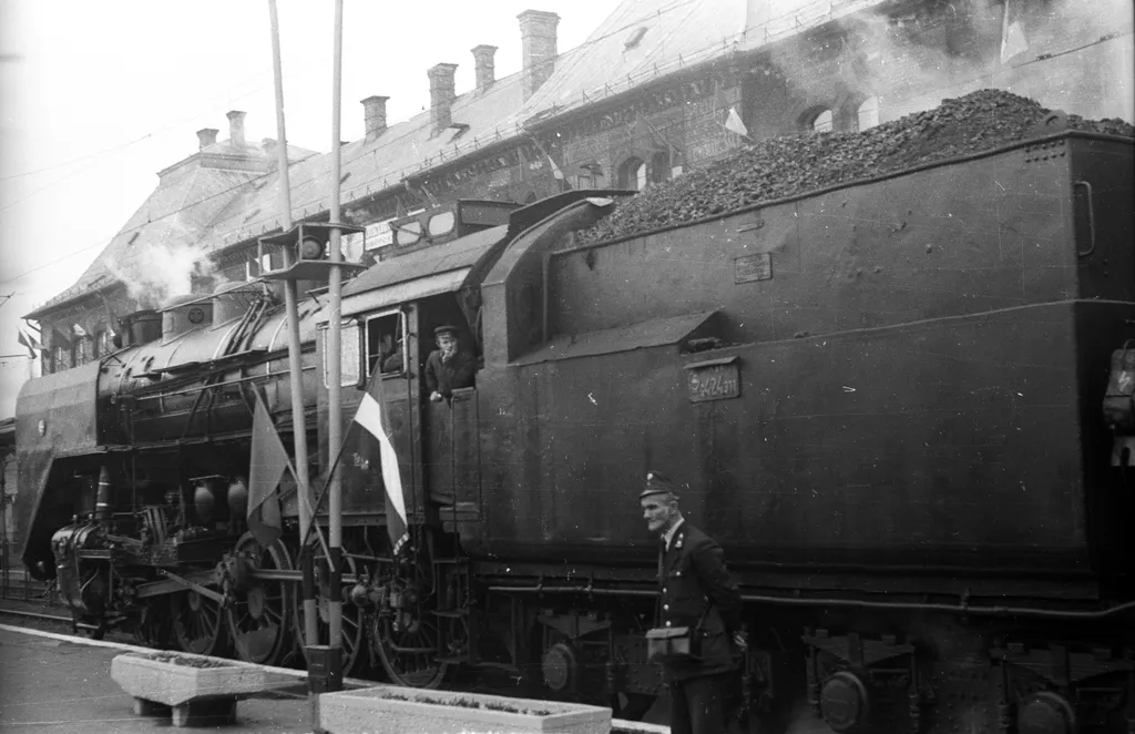 MÁV-szignál
Magyarország,
Miskolc
Tiszai pályaudvar.
1973
vasút, MÁV 424 sorozat, gőzmozdony 