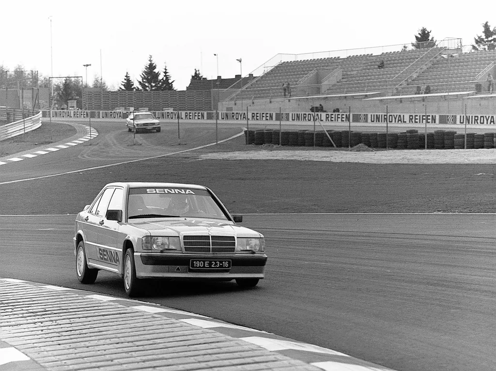 Eröffnungsrennen auf dem Nürburgring, 12. Mai 1984. Ayrton Senna da Silva (Brasilien) mit einem Mercedes-Benz Typ 190 E 2.3-16. 

Opening race on the Nürburgring, May 12, 1984. Ayrton Senna da Silva (start number 11) in a Mercedes-Benz 190 E 2.3-16. 