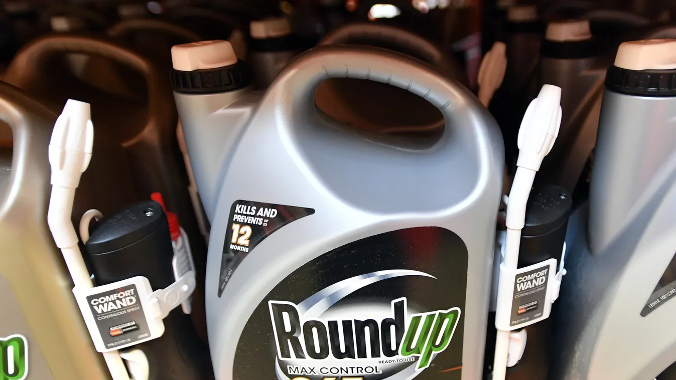 US jury finds Monsanto guilty in Roundup trial chemicals Horizontal FERTILIZERS CHEMICAL ILLUSTRATION SHOP CLOSE-UP POLLUTION ENVIRONMENT POLLUTION AND ENVIRONMENT HERBICIDE GLYPHOSATE 