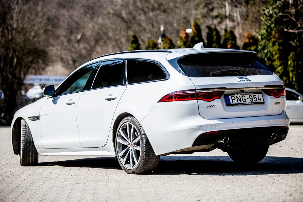 Jaguar XF autófotózás 