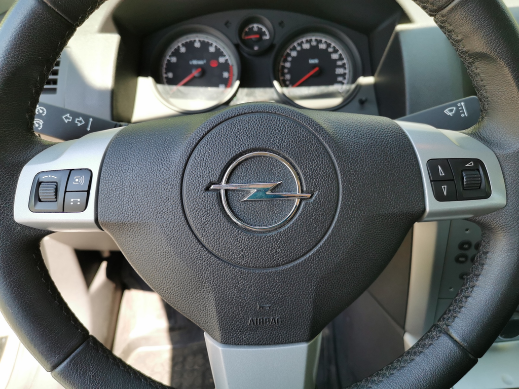 Opel Astra H 1.6 használtteszt 