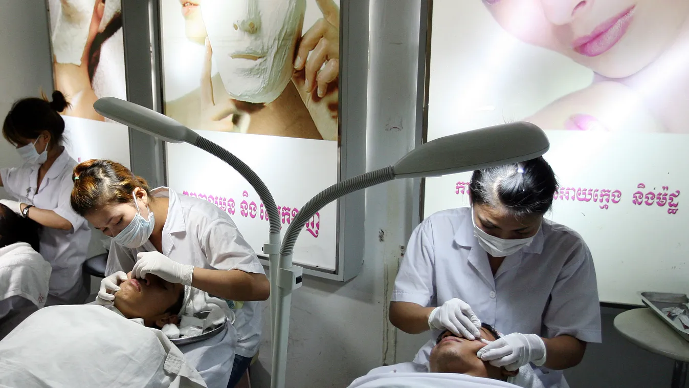 Ifjú apák a plasztikai sebészeten, férfiak szépülnek egy kambodzsai klinikán