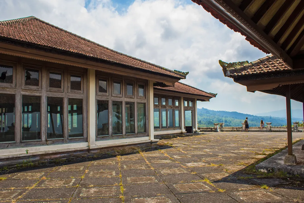 Ghost Palace Hotel, PI Bedugul Taman Rekreasi Hotel and Resort, elhagyatott, üres, szellemhotel, Bali, galéria, 2023 