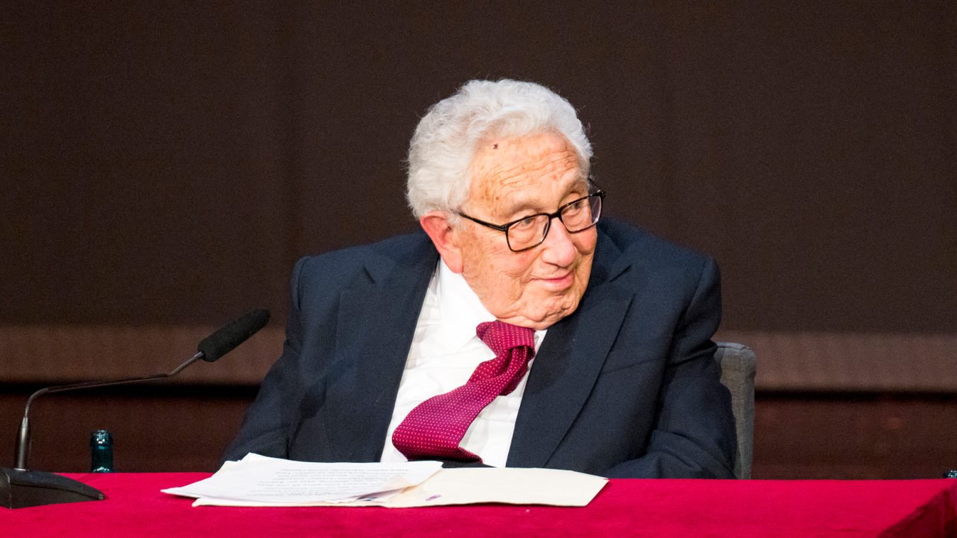 Henry Alfred Kissinger, születési nevén Heinz Alfred Kissinger Nobel-békedíjas németországi születésű amerikai diplomata, politikus, politológus, író és történész, Korábban: Az Amerikai Egyesült Államok külügyminisztere 