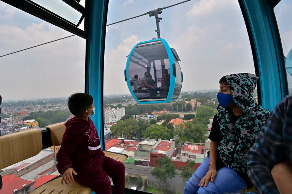 transport Horizontal Passengers travel on the cable car system dubbed Cablebus after its inauguration outskirts of Mexico City, on July 12, 2021. - Mexico City put into operation on Monday a cable car system that promises to save time for thousands of use