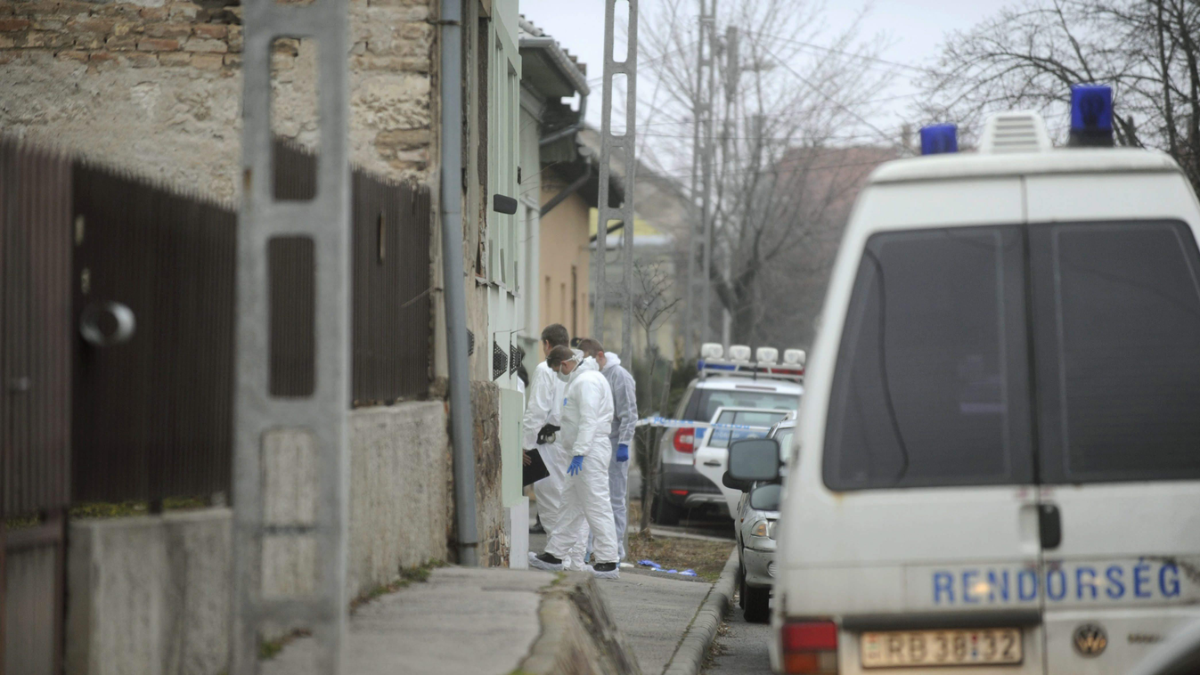 Budapest, 2015. február 23.
A rendőrség bűnügyi technikusai helyszínelnek 2015. február 23-án a XX. kerületi Géza utcában, ahol meggyilkolták a Nemzeti Adó- és Vámhivatal (NAV) egyik munkatársát, egy másikat pedig súlyosan megsebesítettek. A NAV és a Nemz
