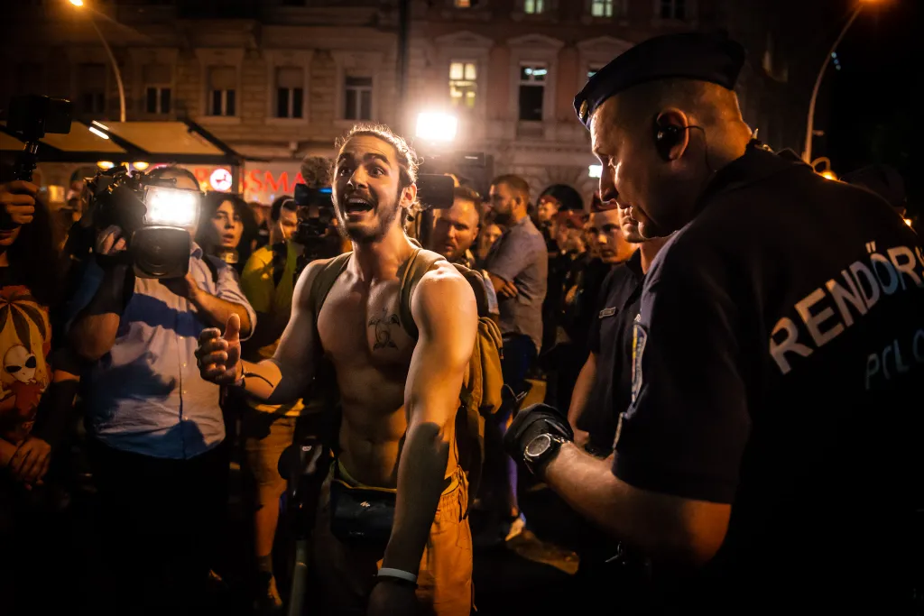 kata tüntetés, kata törvénymódosítás, tüntetők, budapest belváros 2022.07.25. 