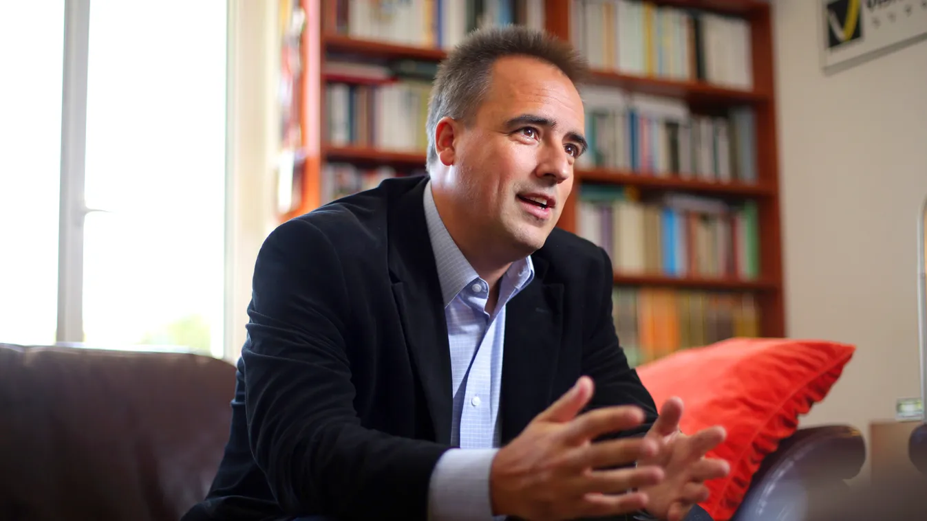 Török Gábor politológus beszélget Kovács Gábor újságíróval Budapesten 2014. szeptember 30-án 