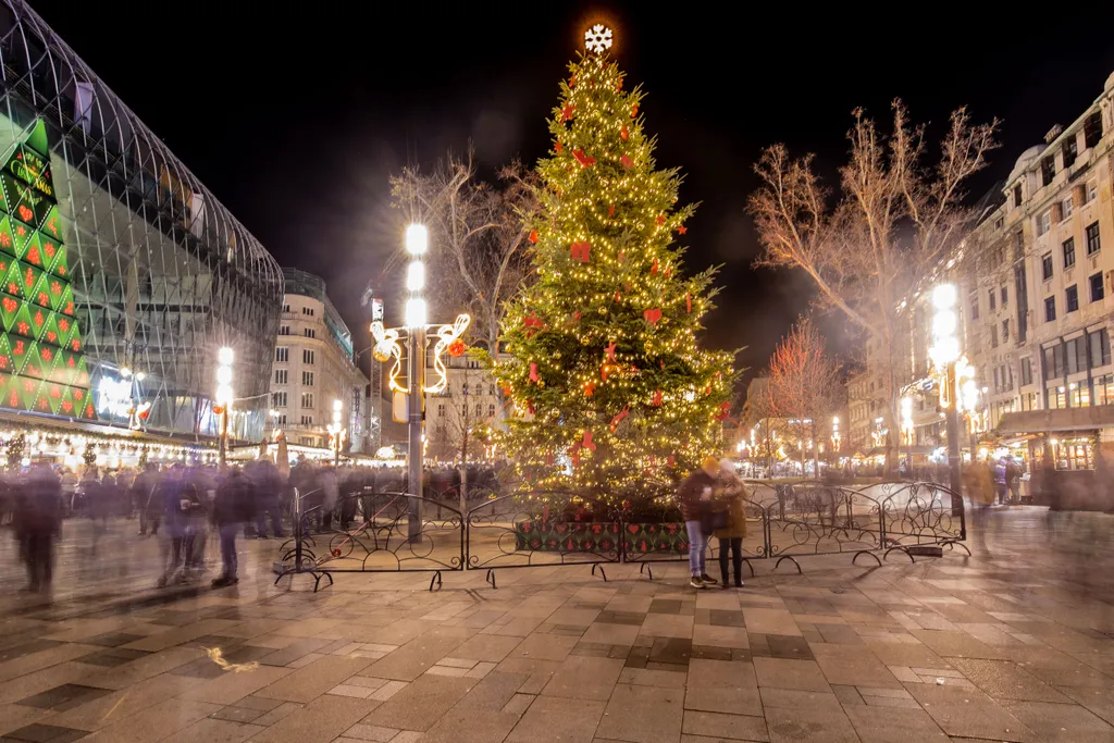 Karácsony 2022, vásár, troli, busz, fény, fénytroli, fénybusz, ünnepek, advent, adventi vásár, Adventi Ünnep Karácsonyi Vásár, vásárok, Budapest, Vörösmarty tér, Adventi vásár, karácsonyi vásár 
