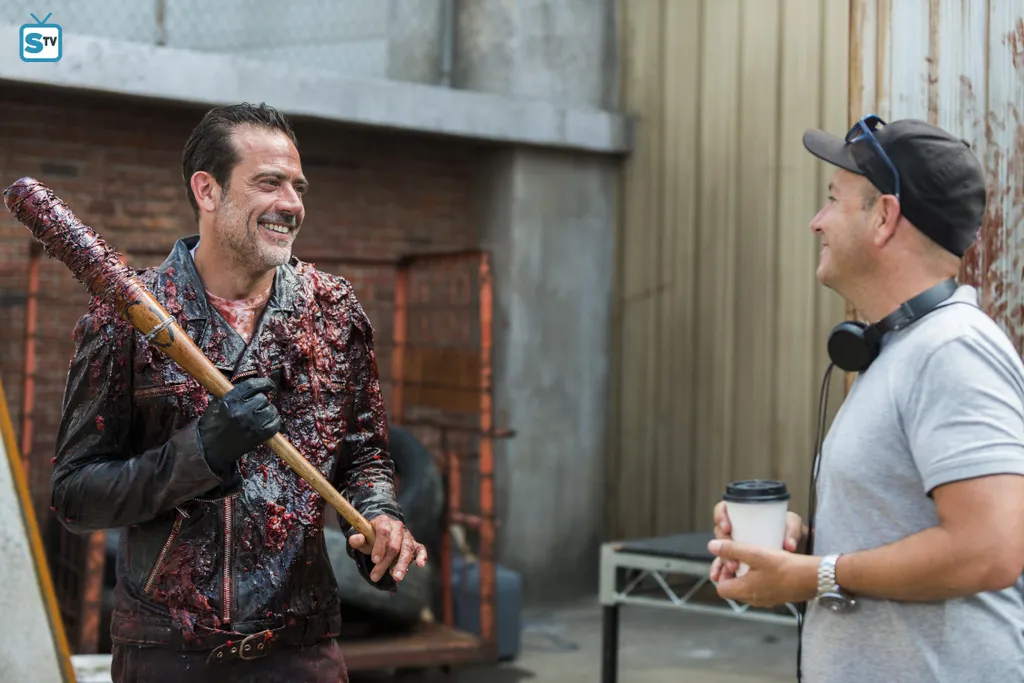 Walking Dead - A gonosz Negannel is lehet tréfálkozni, nem ver agyon a szögesdróttal körbetekert baseballütővel 
