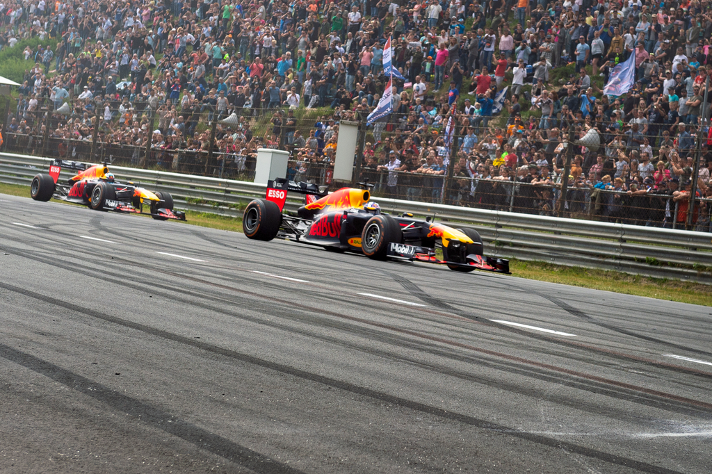 A Forma-1-es Red Bull Racing bemutatója a hollandiai Zandvoortban, David Coulthard és Daniel Ricciardo 