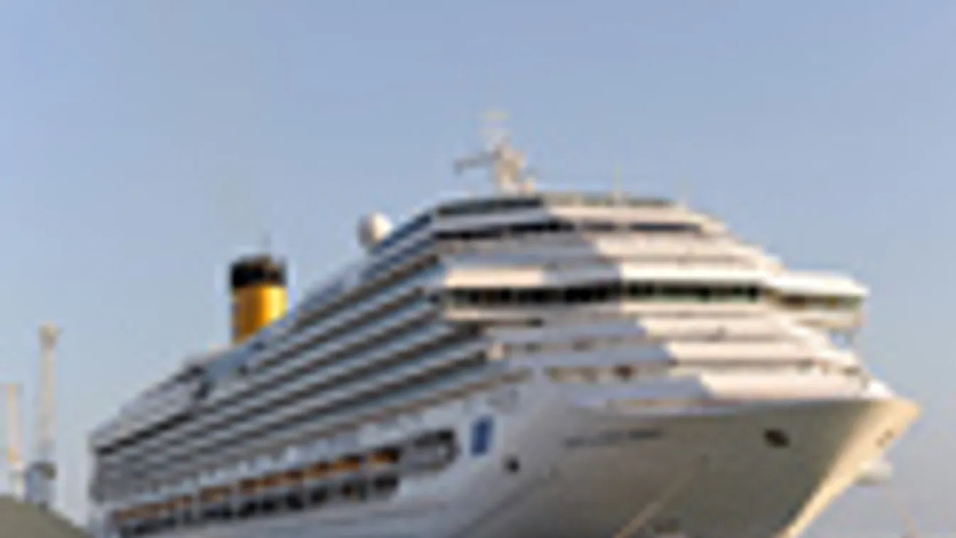 Costa Concordia óceájáró hajó 2009-ben, Olaszország partjainál zátonyra futott