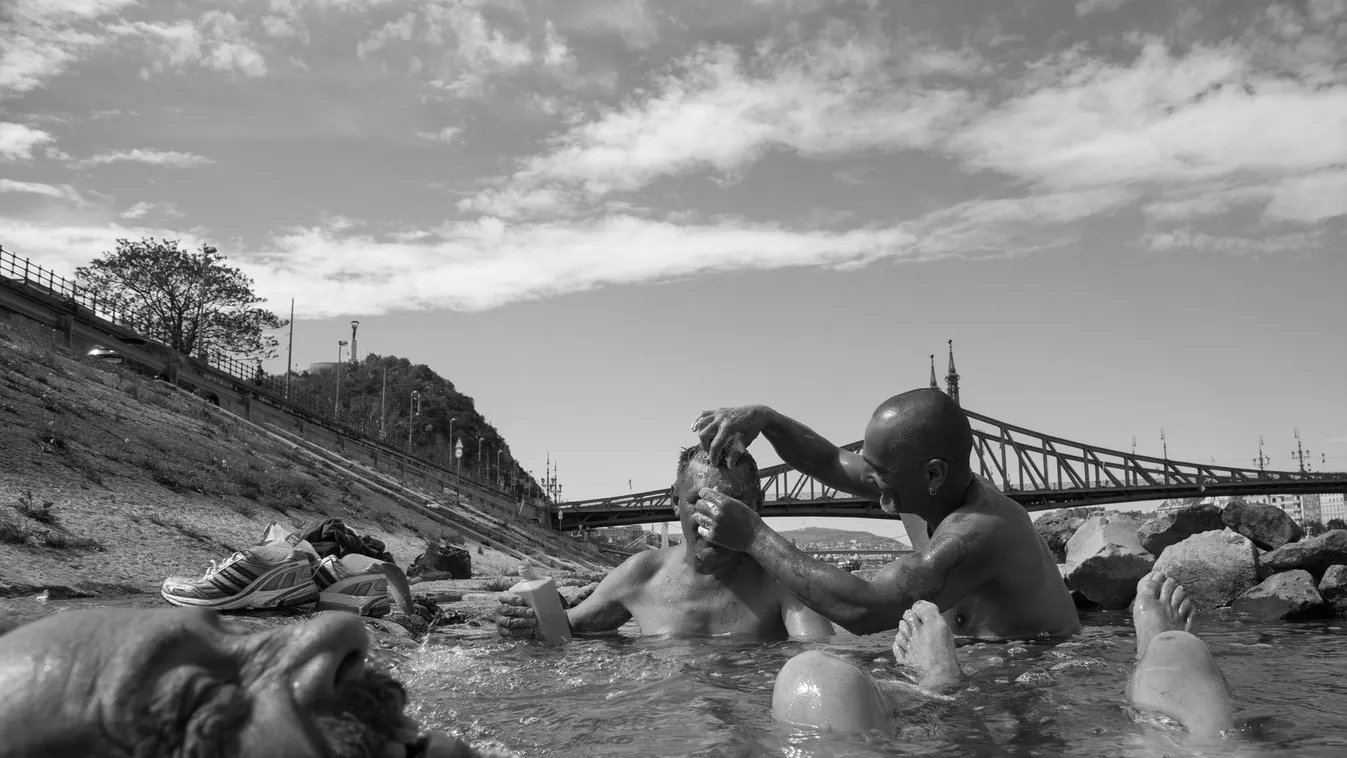 A víz összeköt 2016 - A fotó- és videópályázat nyerteseinek kiállítása OLÁH Gergely Máté: Gellért-fürdő, Budapest (részlet a sorozatból) 