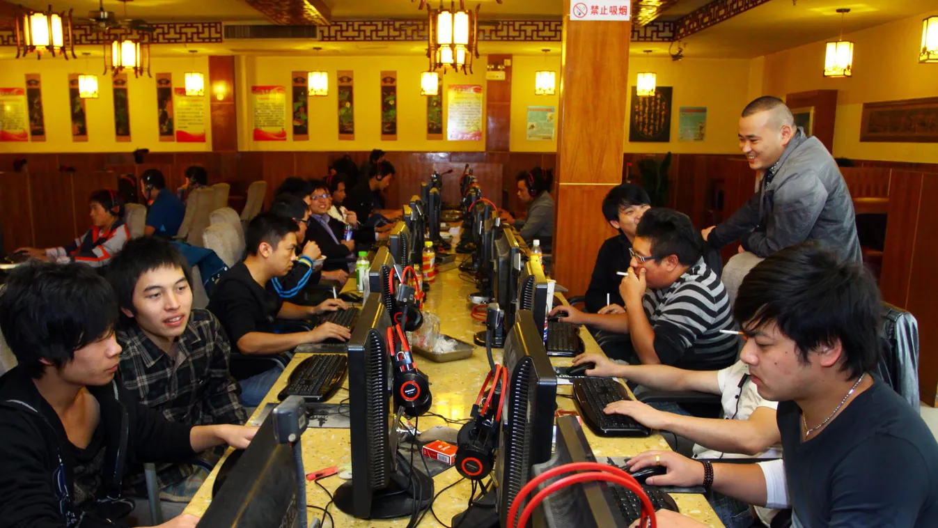 kínai férfiak internet számítógép 