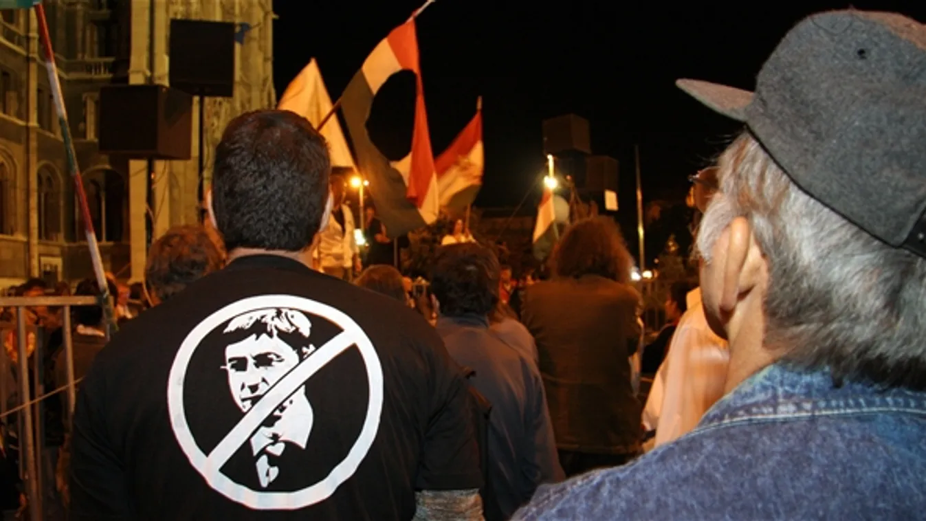 gyurcsány ferenc, öszödi beszéd, tüntetés a Kossuth téren 2006-ban, miután nyilvánosságra került az Öszödi beszéd. 