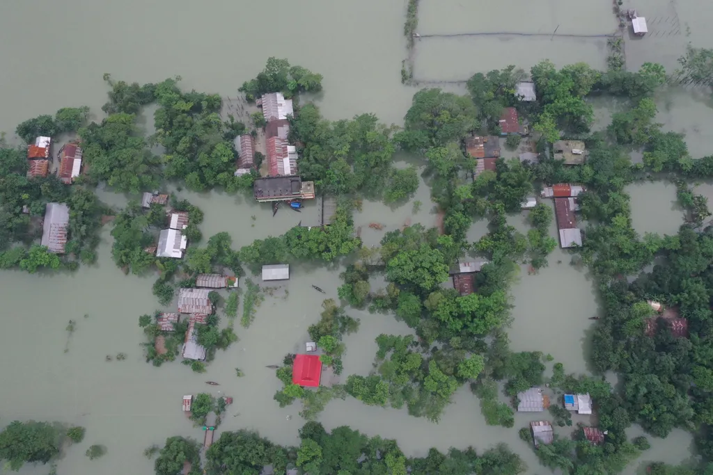 bangladeshi árviz  Bangladesh floods: At least 18 people died 2022,aerial view,Bangladesh,flood,heavy rains,houses,Rains,singl Horizontal 