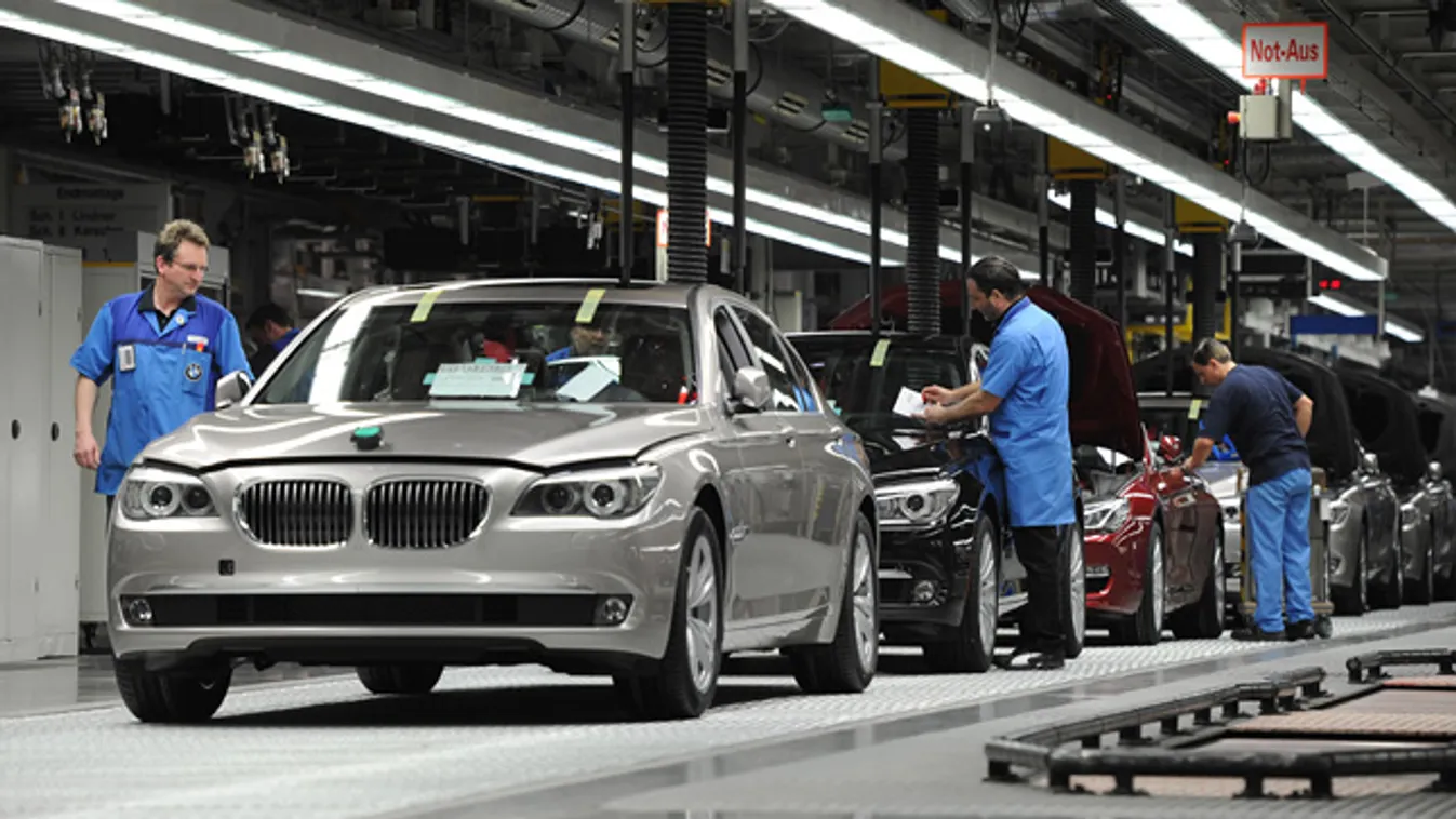 munkahelyi elvárások spanyolországban és németországban, munkások egy Dingolfingi BMW gyárban 