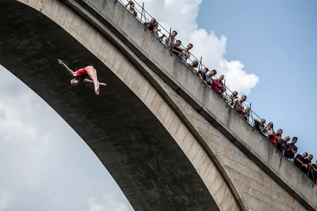 Red Bull Cliff Diving World Series 2022, hídugrás, híd, Bosznia-Hercegovina, Mostar város, 