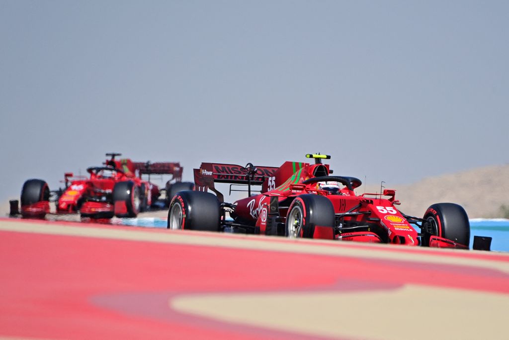 Forma-1, Carlos Sainz, Charles Leclerc, Scuderia Ferrari, Bahreini Nagydíj 