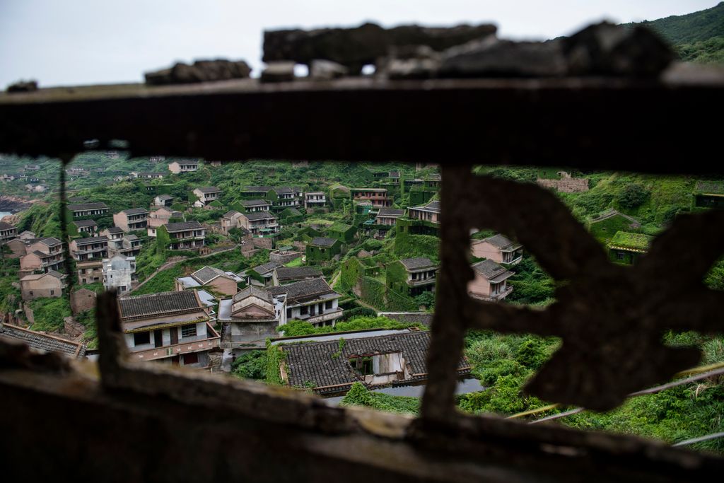 zöld falu lakatlan, Houtouvan, Sengsan, Csöcsiang, Houtouwan on Shengshan island, China's eastern Zhejiang province 