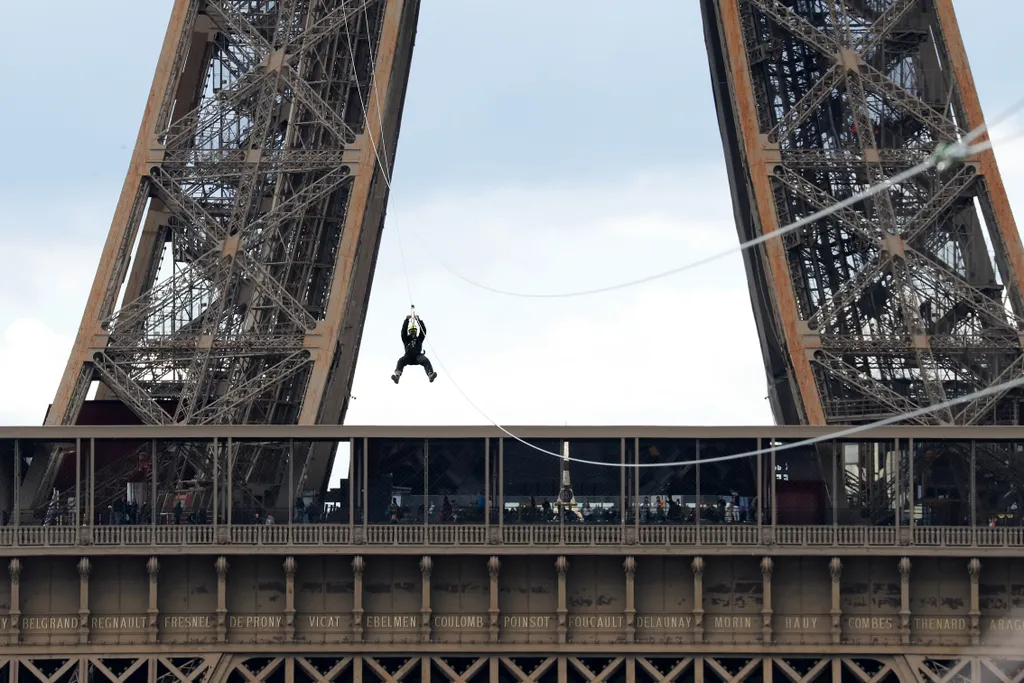 Eiffel-torony drótkötélpálya 