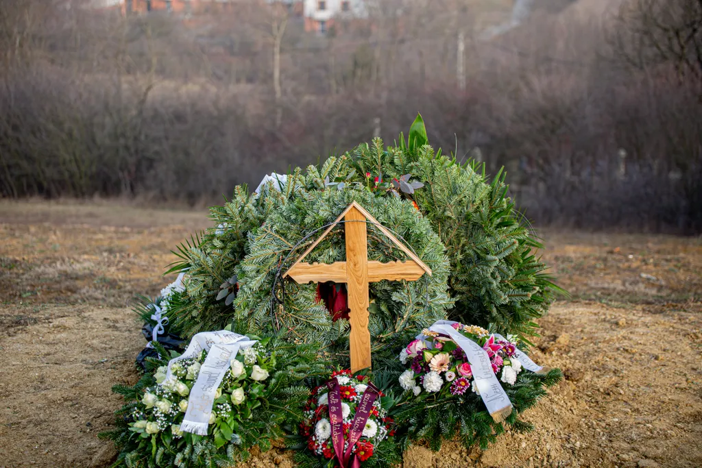 Gesztesi Károly sírja a Csalogány utcai temetőben 2020.01.10-én, Budakalász 
