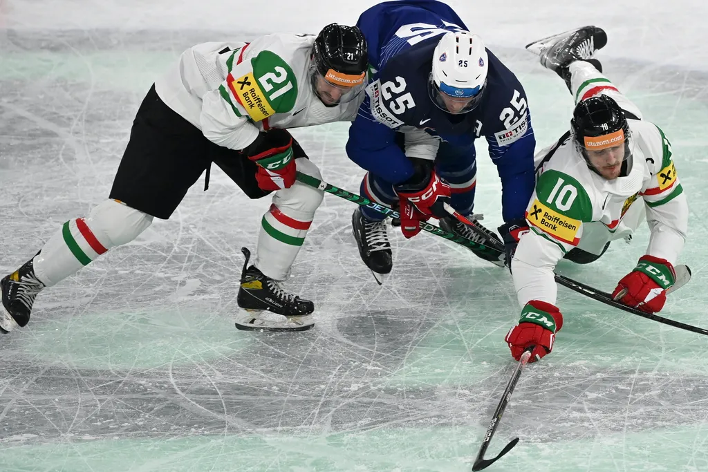 PAPP Kristóf; NAGY Gergő Franciaország - Magyarország, jégkorong, hoki, világbajnokság, IIHF jégkorong-világbajnokság, Tampere Deck Arena, 2023.05.16. 