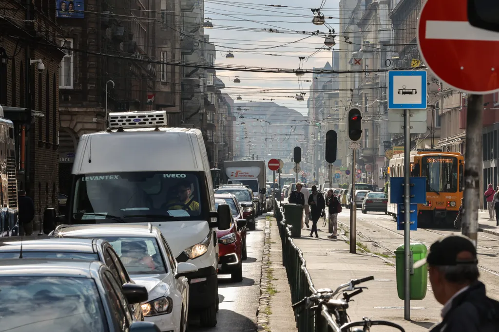 dugó, közlekedés, forgalom, autó, belváros, Budapest, budai rakpart, Margit híd, 2021.09.01. 