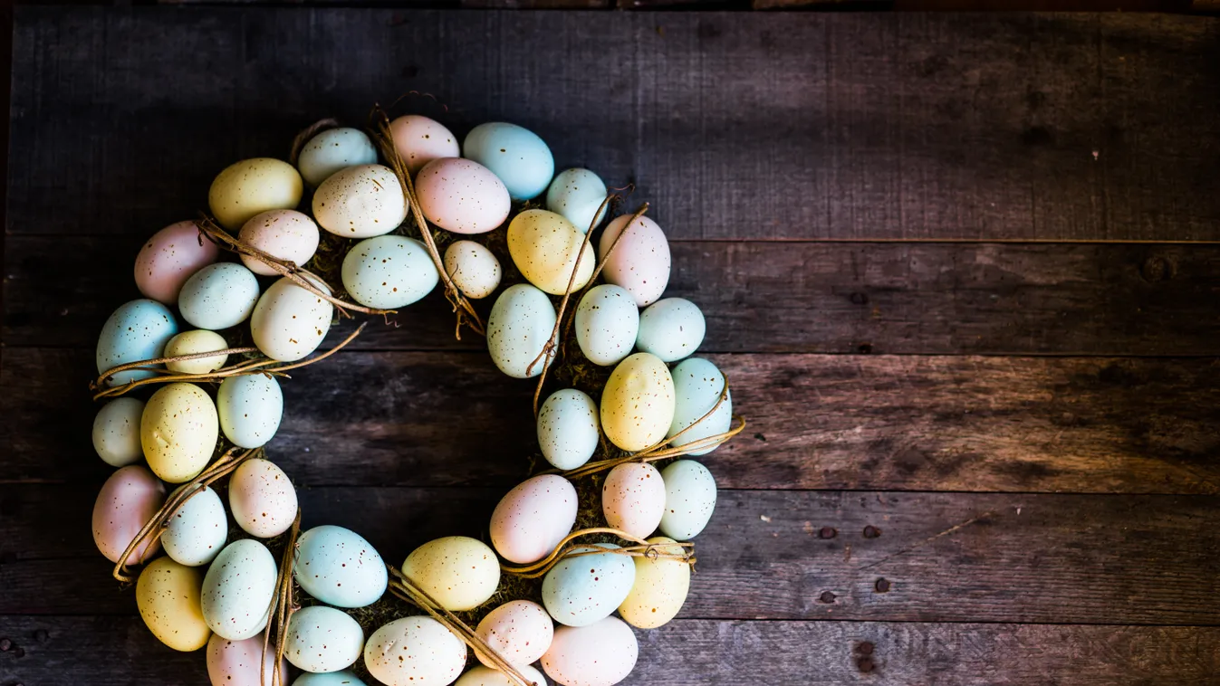 Húsvéti koszorúk – Hímes tojásos lakásdekorációk 