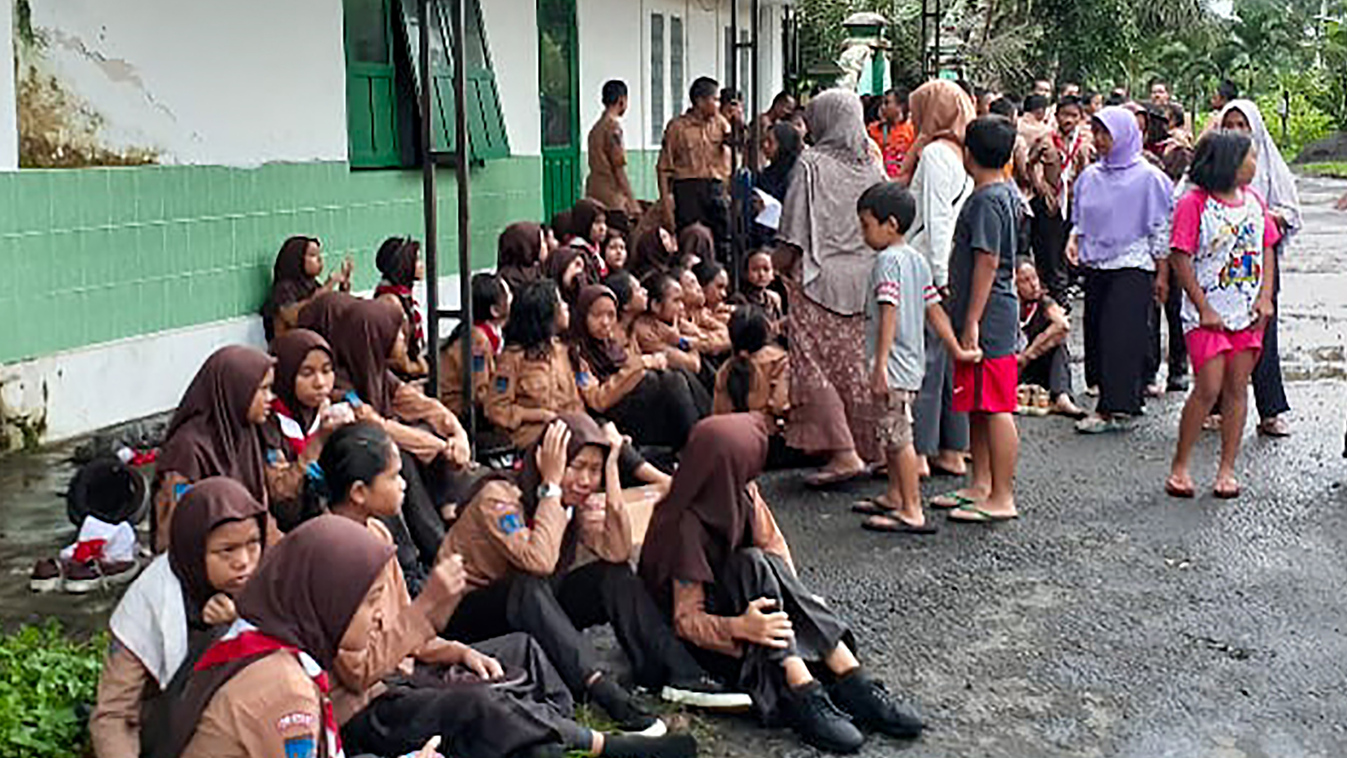Indonézia, hullám, diákok 