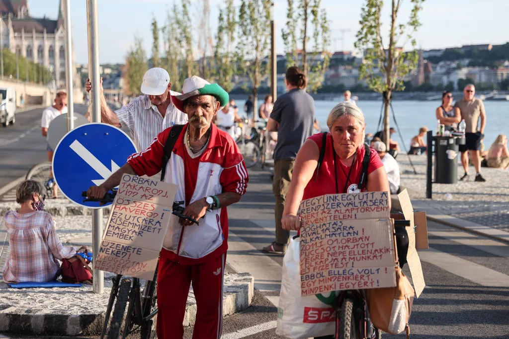 MZP, Márki-Zay Péter, tüntetés, tiltakozás, Jászai Mari tér, Budapest, KATA változás, KATA adó, KATA 