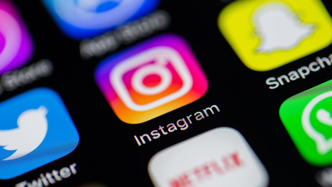 Instagram Snapchat TWITTER SOCIAL NETWORK social media photography PHOTO app SQUARE FORMAT 