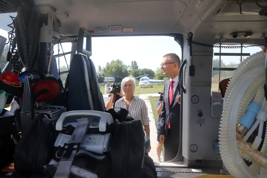 Átadták a közel 700 millió forintos költségvetési forrásból épült új mentőhelikopter-bázist kedden Miskolcon CSÖBÖR Katalin; RÉTVÁRI Bence 