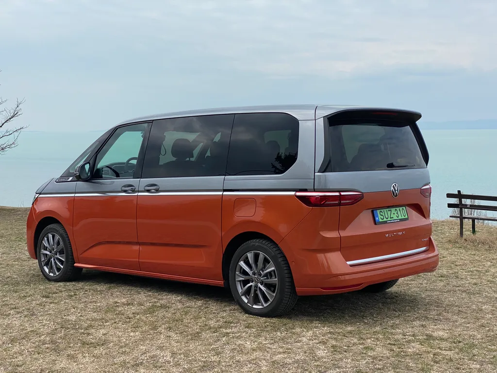 Volkswagen T7 Multivan 1.4 e-TSI teszt (2022) 