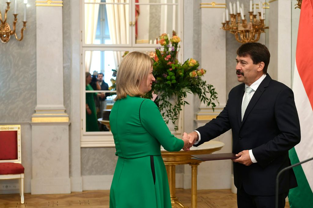 Új kormány - Miniszteri kinevezések átadása a Sándor-palotában , GALÉRIA 