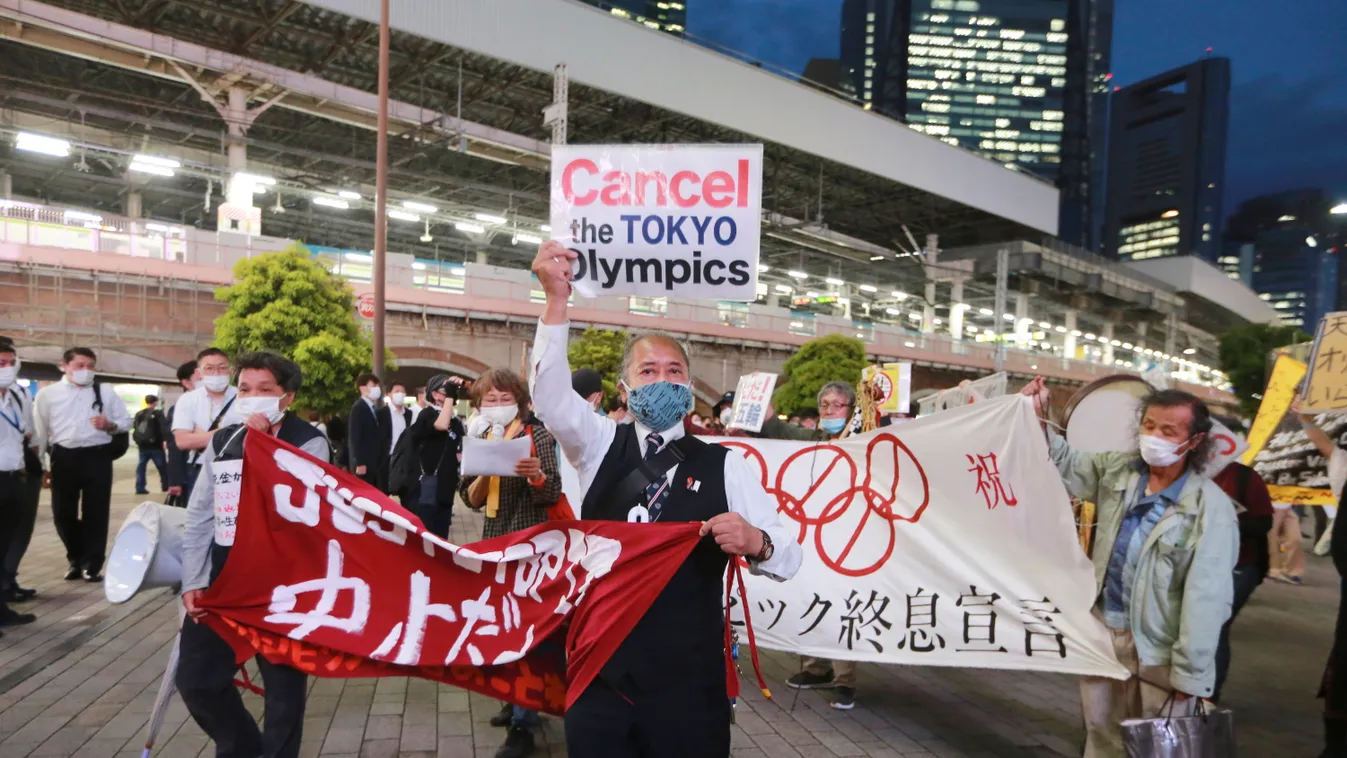 Tokió, 2021. május 17.
A tokiói nyári olimpia ellen tüntetnek a japán fővárosban 2021. május 17-én. A koronavírus-járvány miatt 2020-ról 2021-re halasztott ötkarikás játékokat július 23. és augusztus 8. között rendezik.
MTI/AP/Szaszahara Kodzsi 