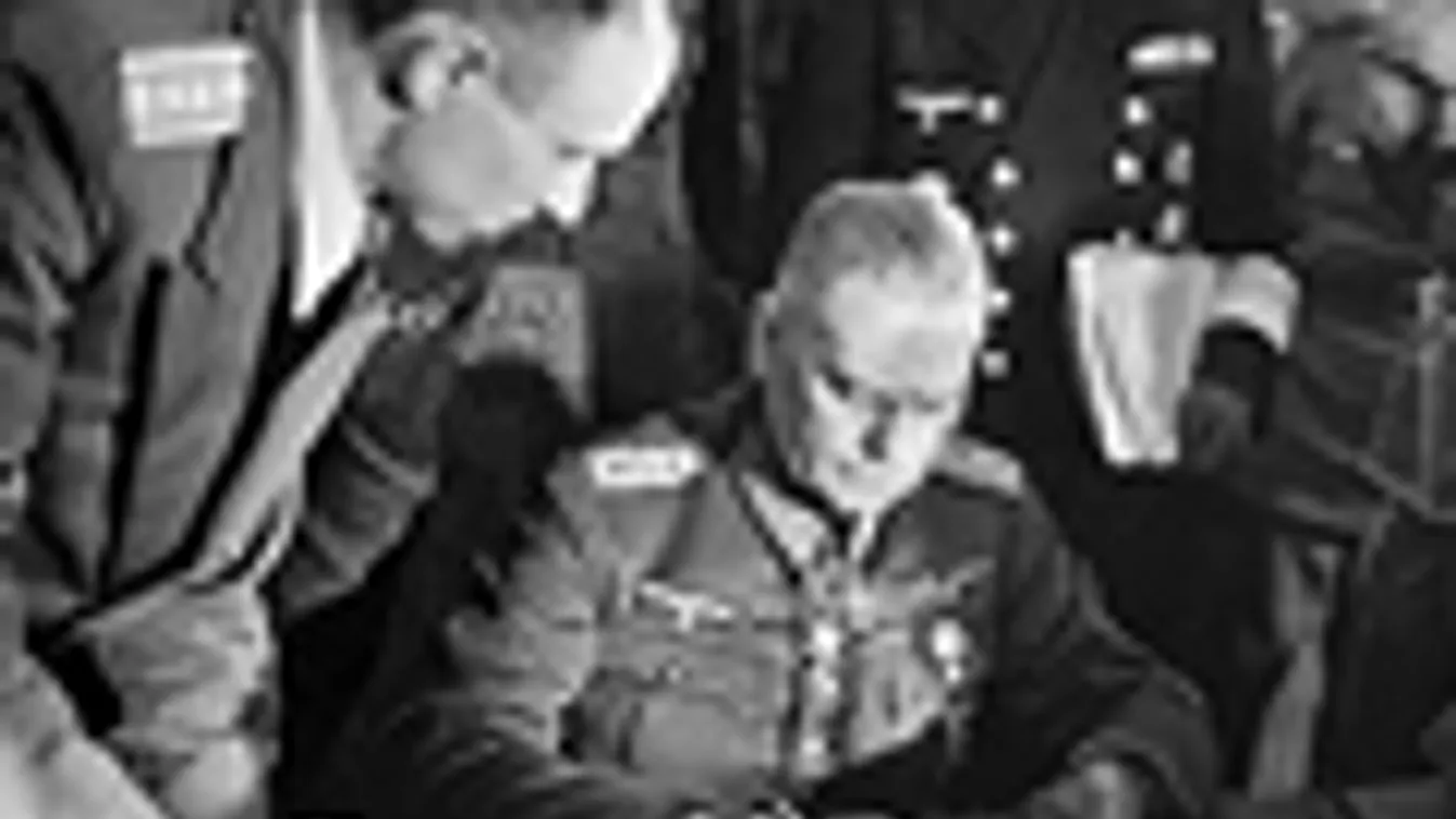 Don-kanyar, Wilhelm Keitel tábornagy, a wermacht vezérkari főnöke aláírja a Németország feltétel nélküli megadásáról szóló dokumentumot