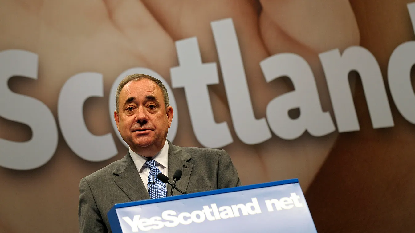 Scotland's First Minister Alex Salmond addresses a press conference for international media in Edinburgh, Scotland, on September 11, 2014, Skócia 