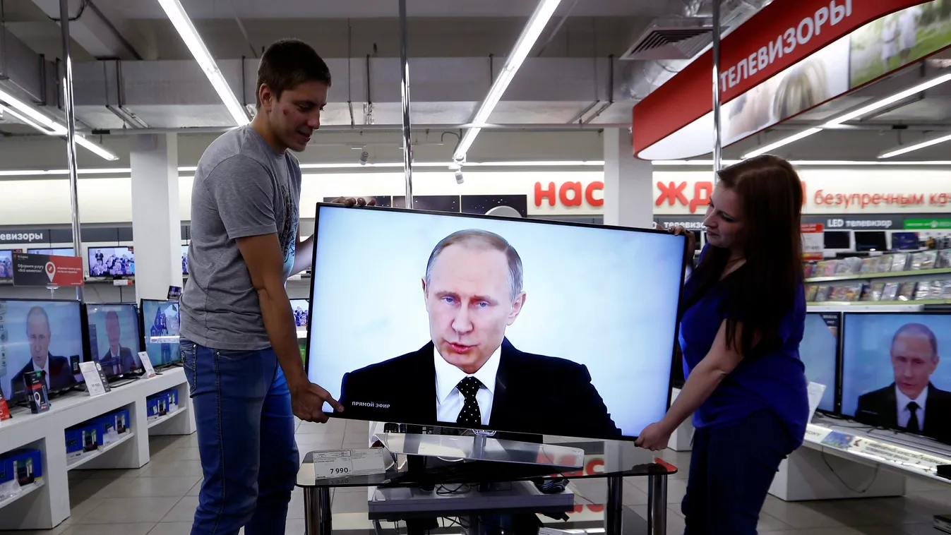 eladó épület belső Foglalkozás FOTÓ FOTÓTÉMA MŰSZAKI ESZKÖZ SZEMÉLY TÁRGY televízió watching TV 